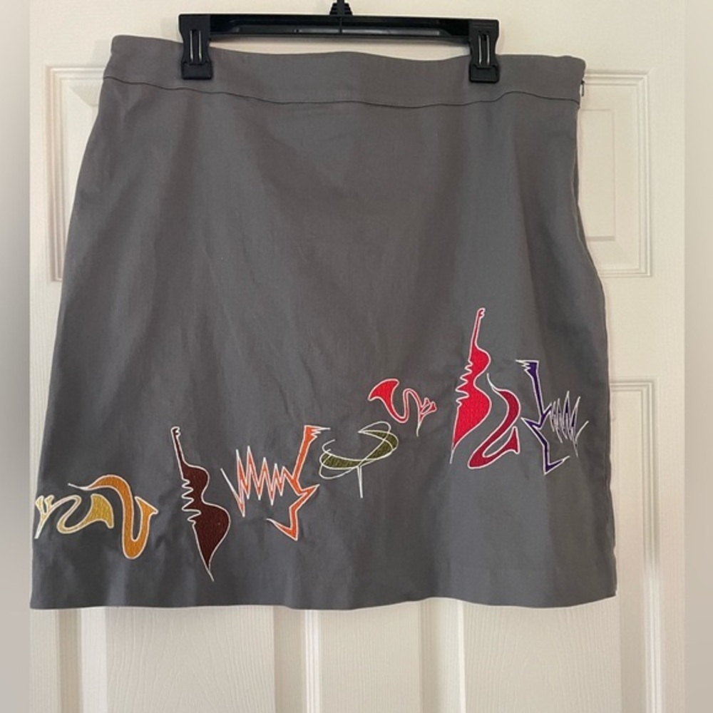 Nicola Quilter Gray Mini Skirt w/ Embroidered Musical Instruments Sz 14